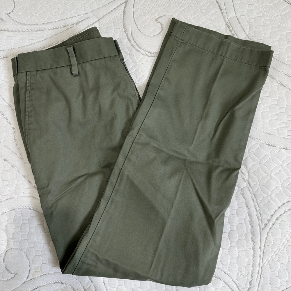 Men’s Uniqlo Green Khaki Pants Size 33x34
